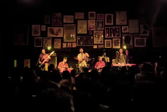 Son del Tambor: salsa y espíritu latino este viernes en Club TRI