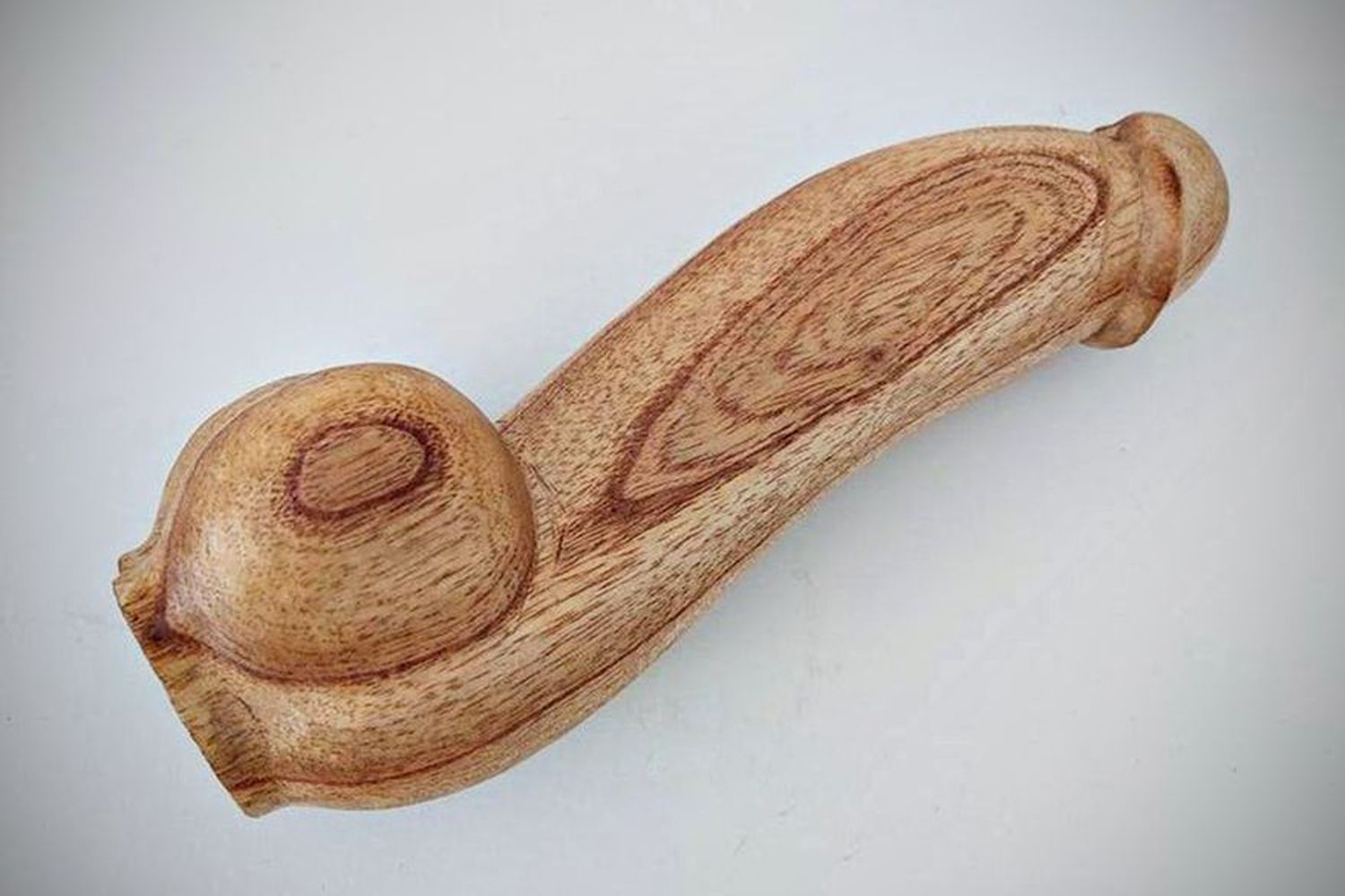 El Ministerio de Salud quiere comprar 10.000 penes de madera pulida para educación sexual
