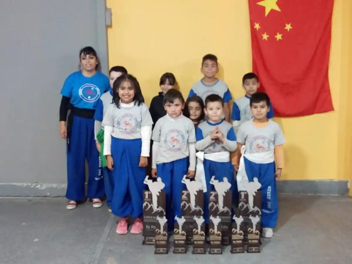 Luchadores locales compitieron en La Falda