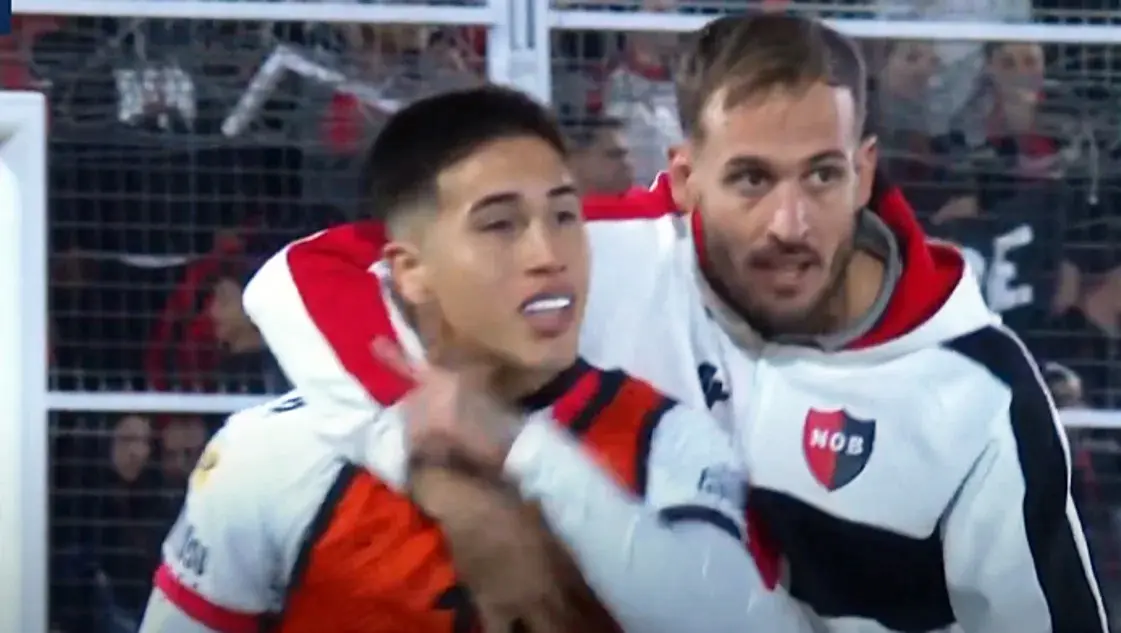 Copa Argentina: clasificó Newell's, en Riestra debutó un pibe de 14 años y terminaron a las piñas