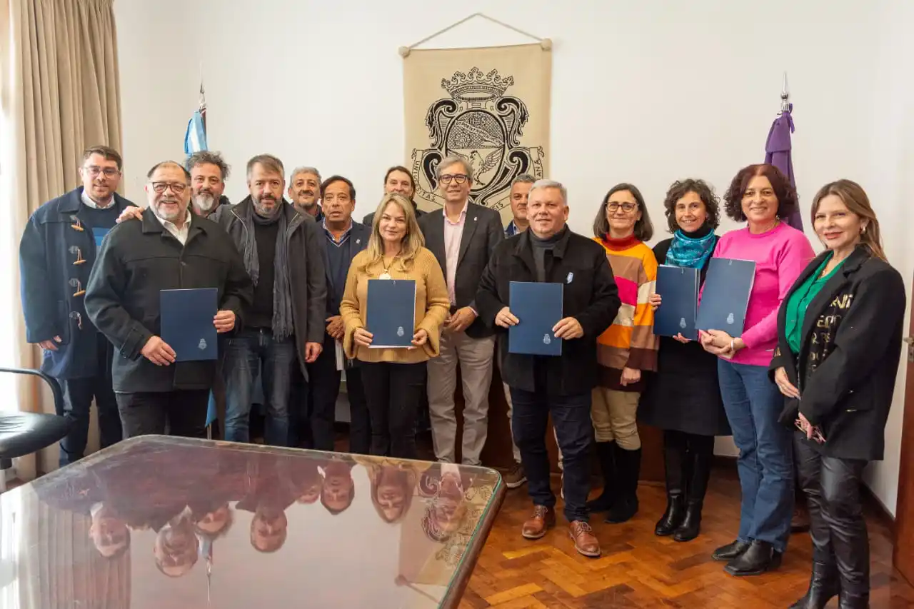 La UNC, el municipio de Arroyito y el Grupo Arcor firmaron un convenio que renueva y amplía la oferta de cursos y diplomaturas.