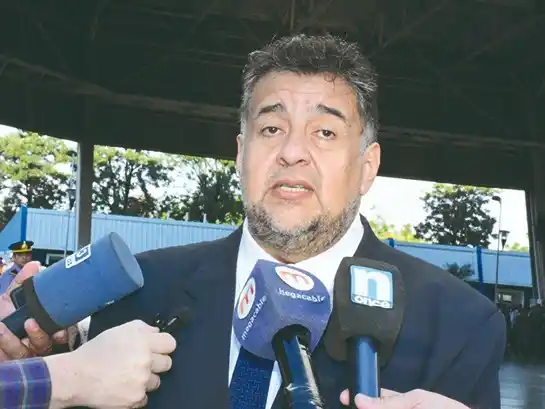 “Lo cuestionable no es el viaje al exterior, 
sino que construyó una mentira para ocultarlo”