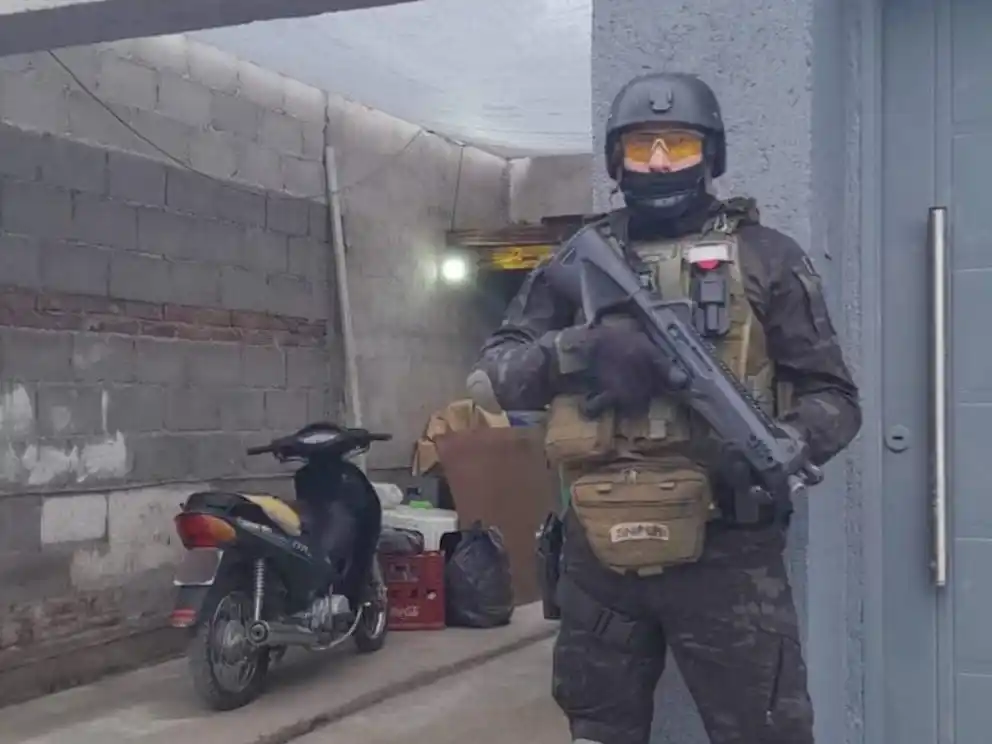 La Fuerza Policial Antinarcotráfico realizó un allanamiento en un domicilio de Alta Gracia. Secuestraron cocaína, marihuana y dinero en efectivo.