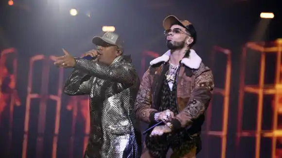 ¿Aló, Karol G? Anuel AA lanza «Mi exxx» junto a Wisin (Video)