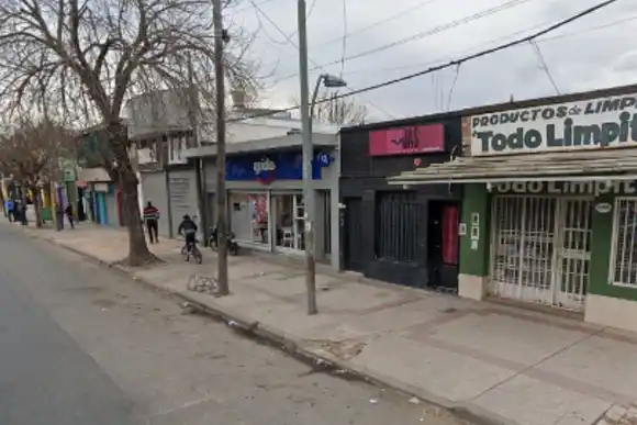 Entró a robar a una heladería a mano armada, huyó en moto y fue detenido en zona noroeste