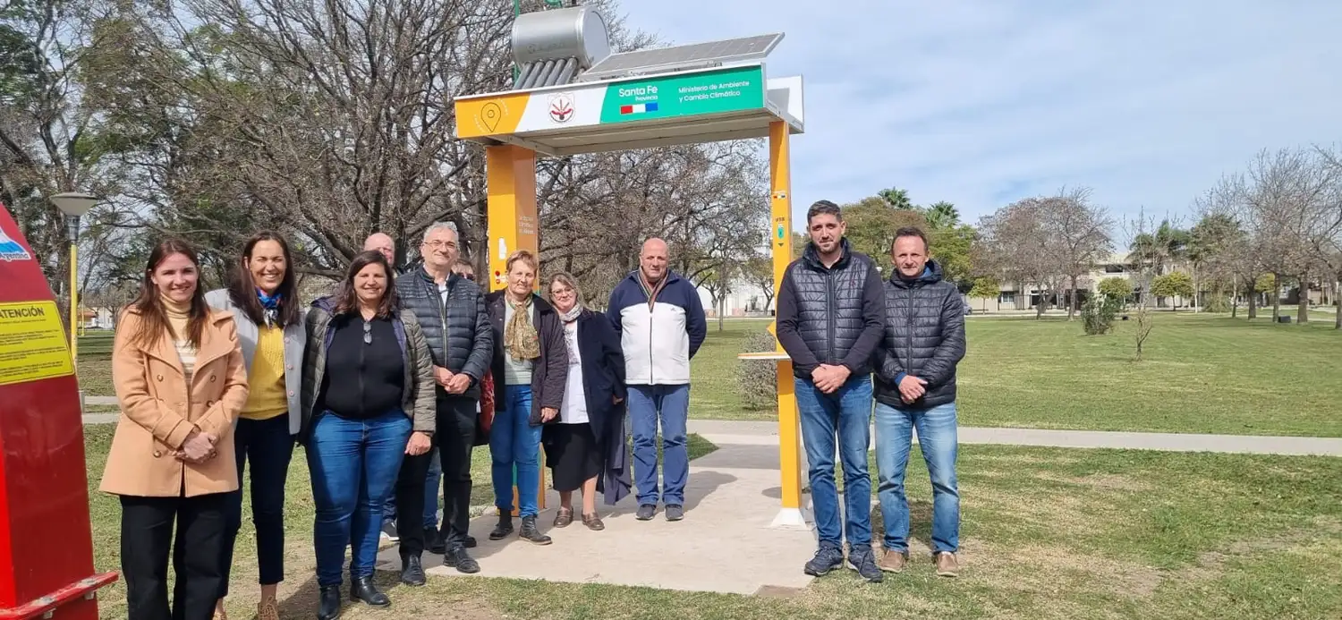 Funcionarios dejaron habilitada la nueva estación solar en la plaza