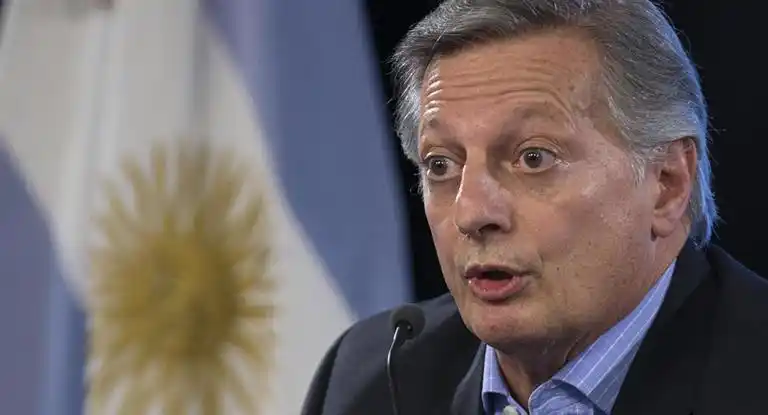 El Gobierno presiona a Aranguren para que venda sus acciones en Shell