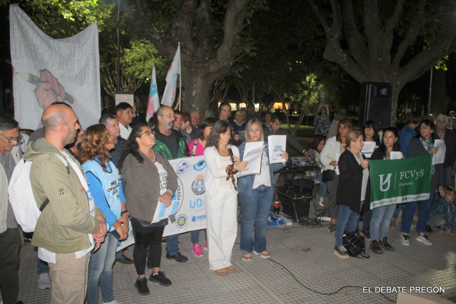 Masiva marcha en defensa de la educación pública