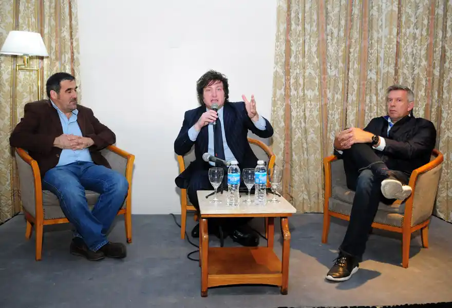 “Tarde o temprano esto termina mal, la única salida que existe se llama Ezeiza”