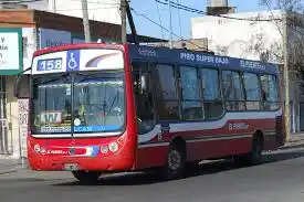 Lanús: Línea de colectivos 158 contrata a choferes "villeros" para combatir robos