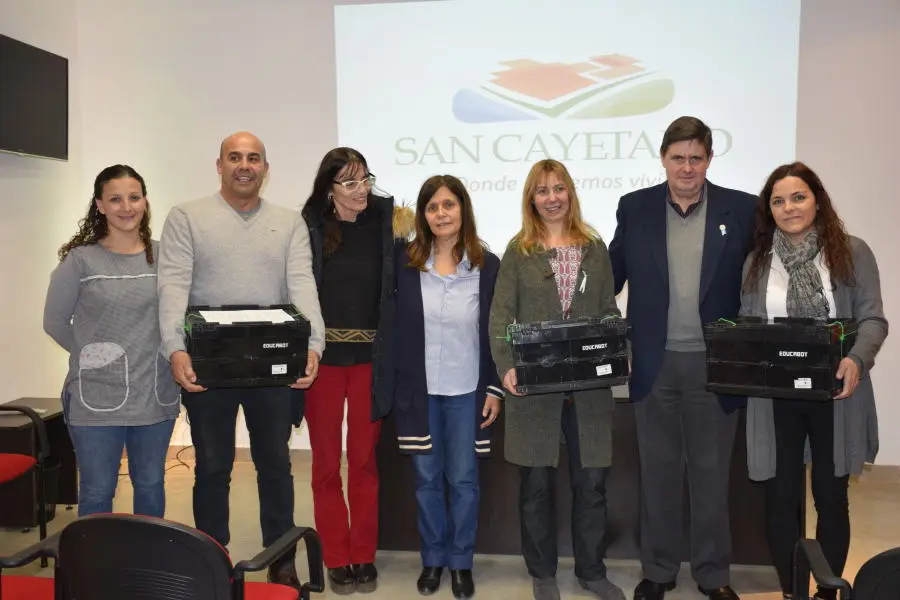 Entregaron kits de robótica a  varias instituciones educativas
