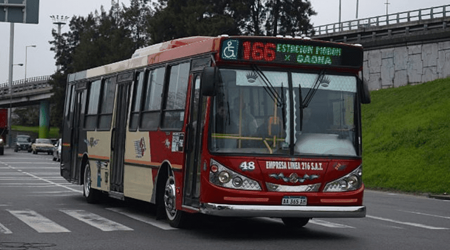 Sigue el paro en todas las lineas de la Empresa 216 tras la agresión a un chofer de la línea 166