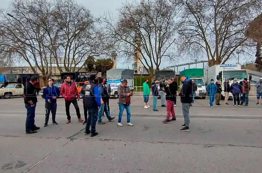 Fleteros cortaron Juan B. Justo para "ser escuchados"