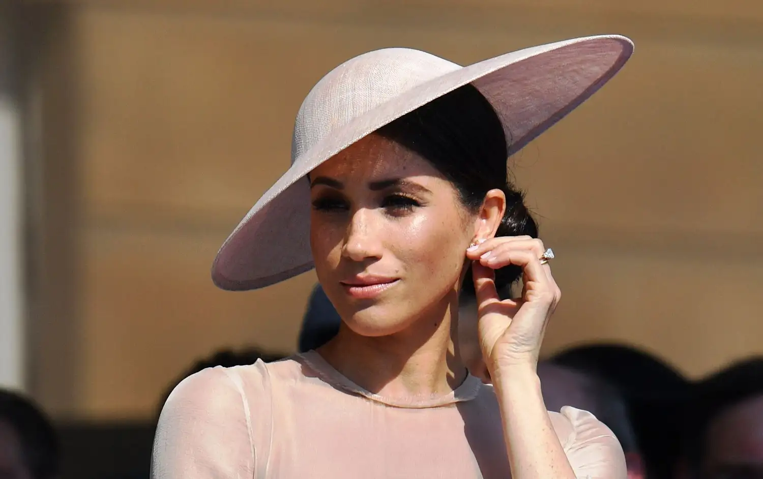 ¿Por qué Meghan Markle usa zapatos que le quedan grandes?