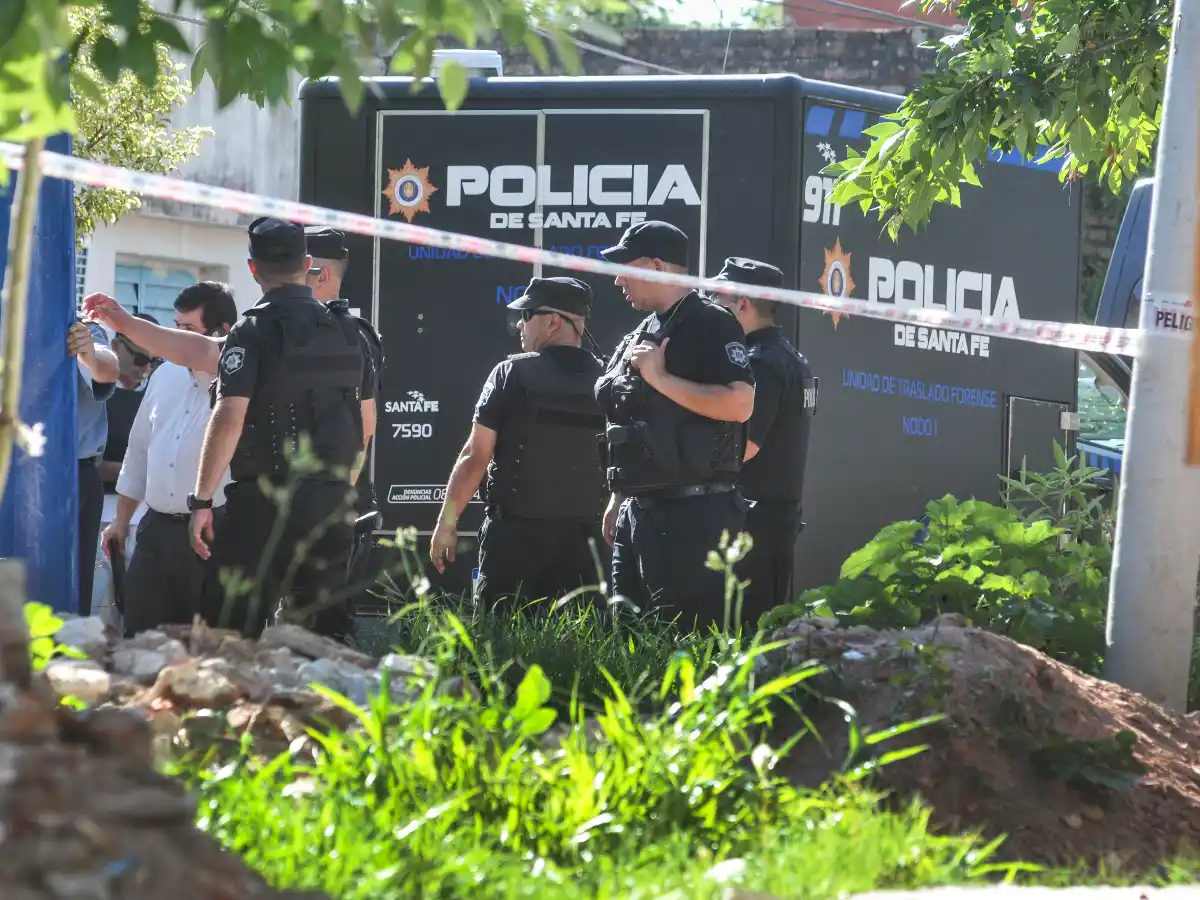 Un agente del servicio penitenciario  santafecino asesinó a su expareja, a su  hijastra y su novio, a su exsuegra y su excuñada    