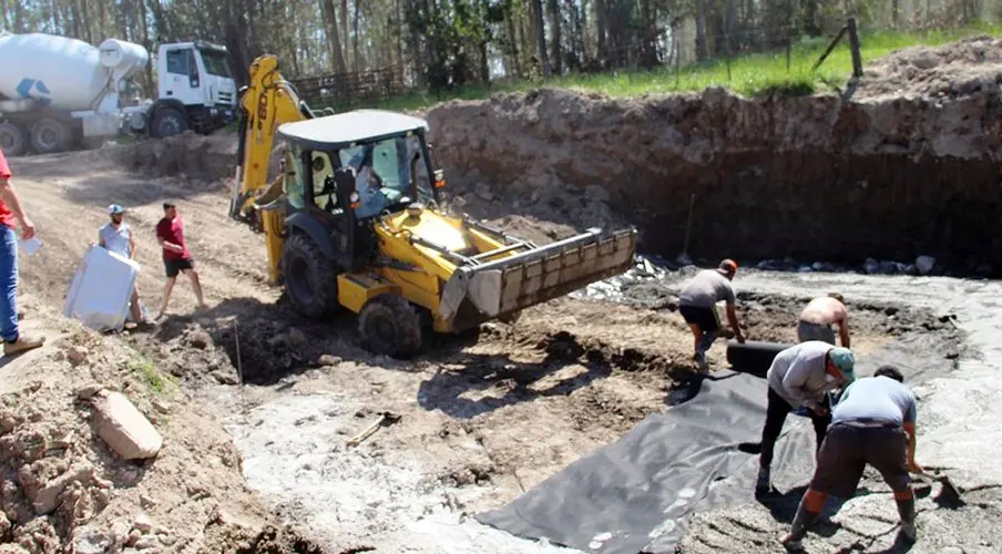 Construyen puente sobre el arroyo Los Huesos en Lobería