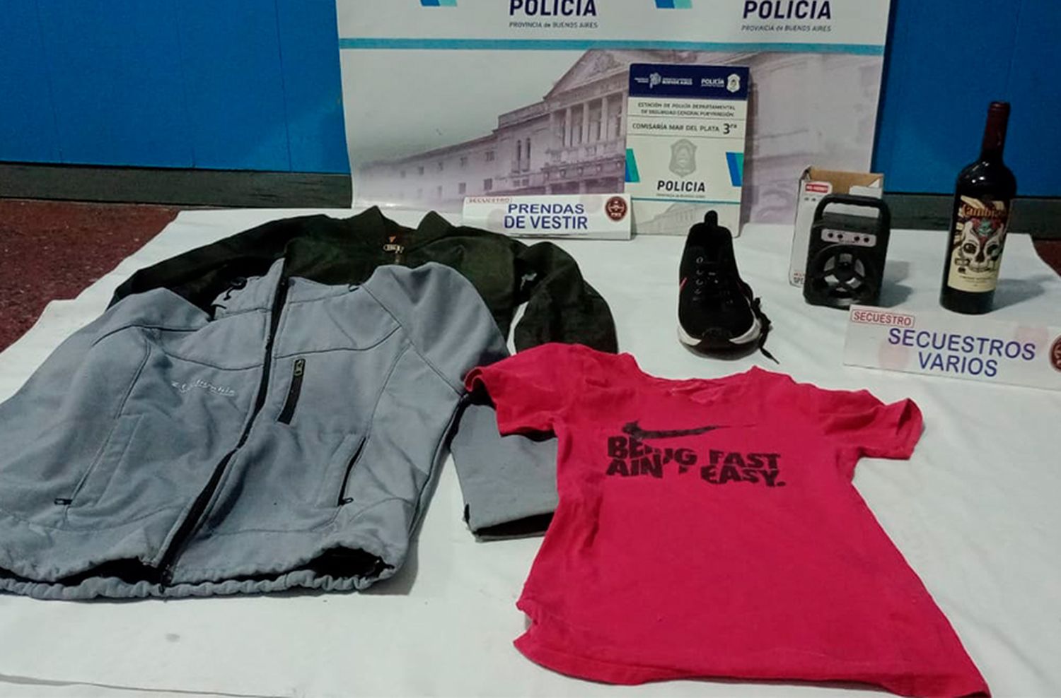 Fue detenido tras robar un parlante, ropa y un vino