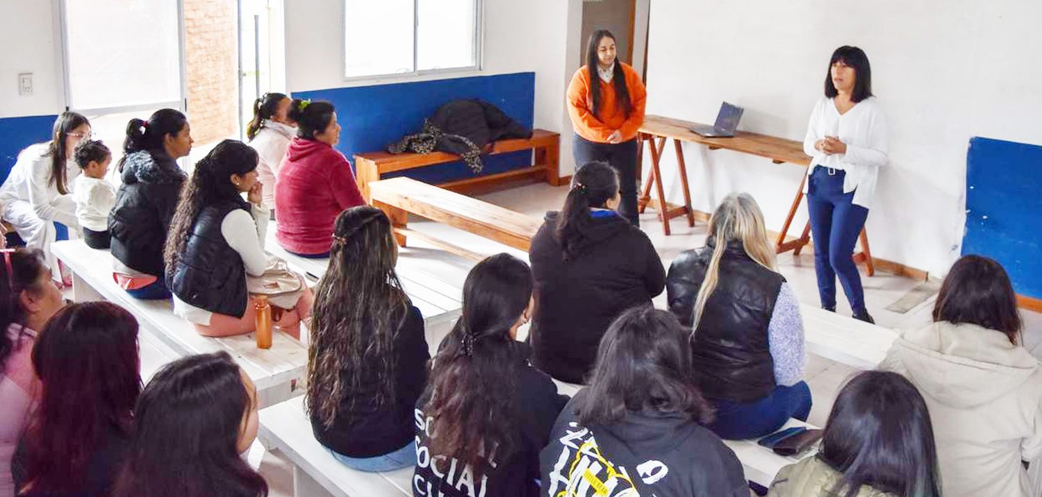 Capacitación sobre organización y liderazgo para mujeres emprendedoras