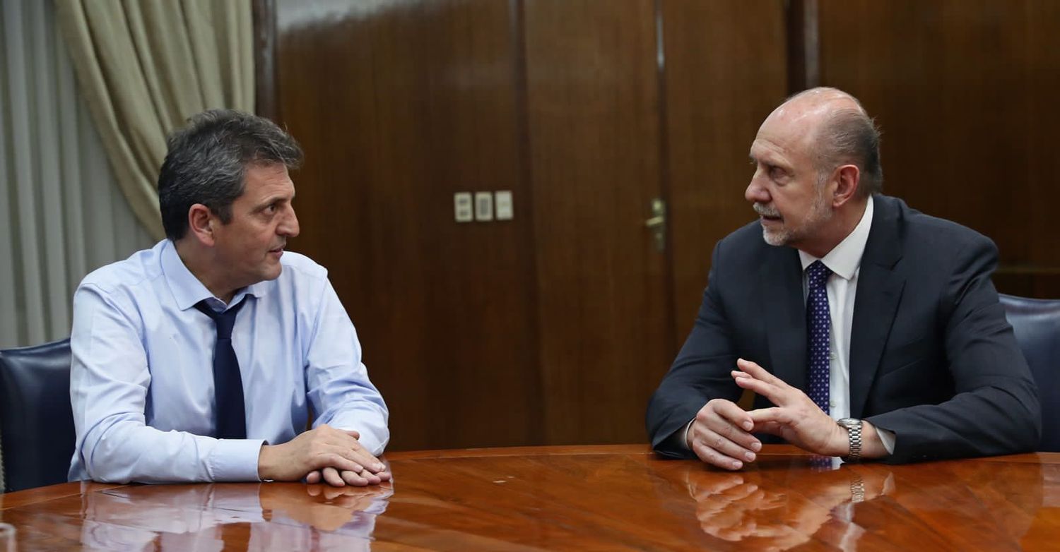El gobernador de Santa Fe se reunió con Massa por financiamiento para obras e importaciones para empresas