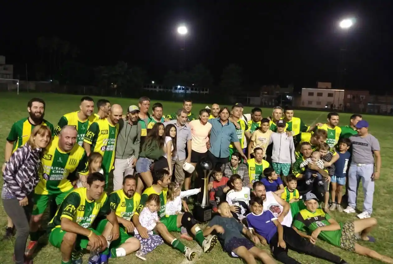 Sarmiento venció a Sud América y salió campeón en Veteranos