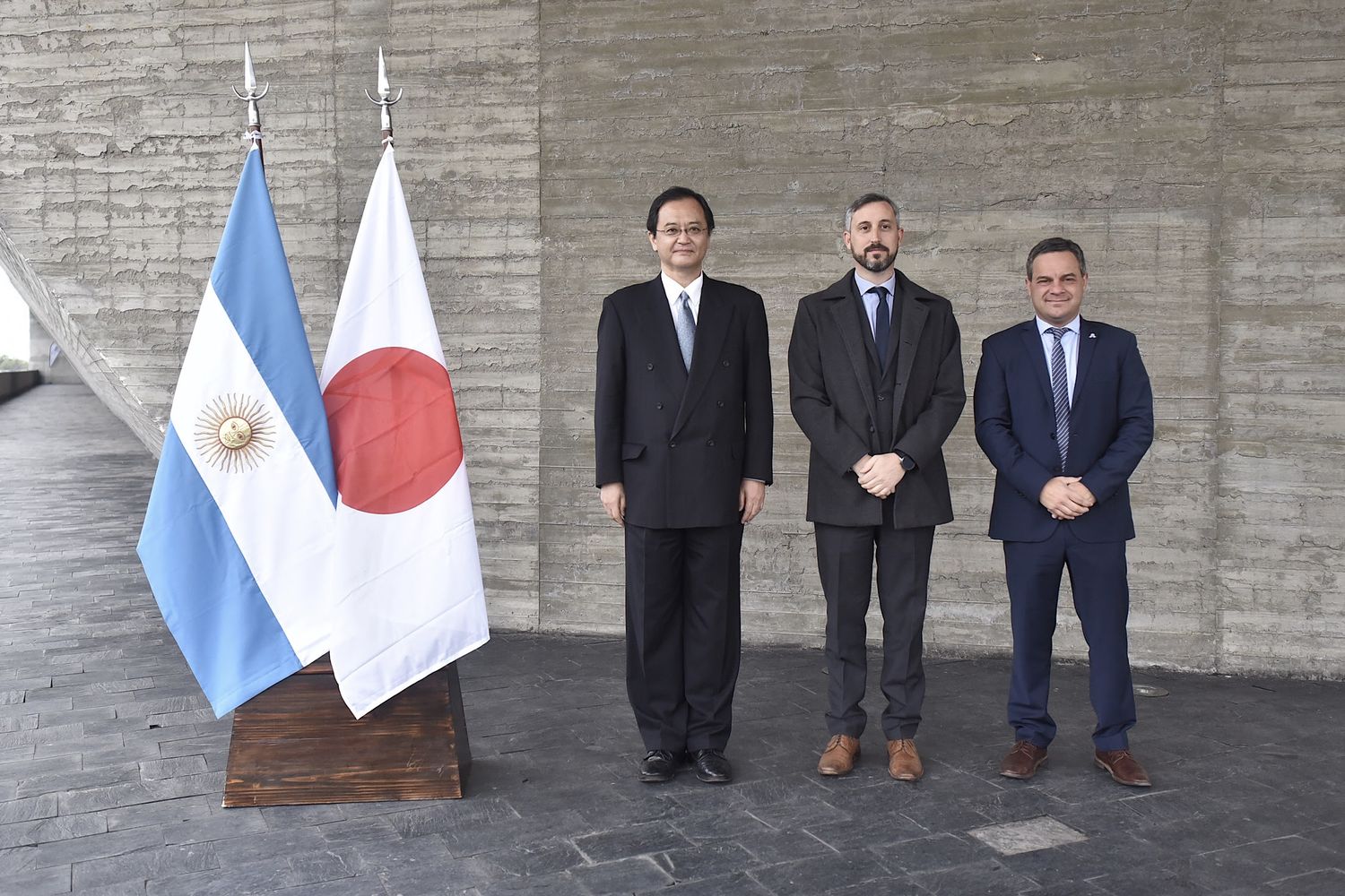 El embajador de Japón comenzó su visita oficial en el Museo de la Constitución