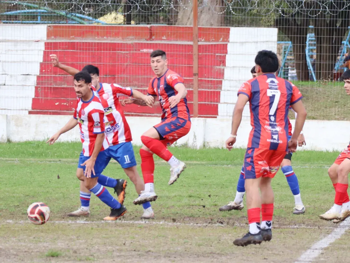 Libertad igualó sin goles ante Defensores de Pronunciamiento en el debut del Torneo Regional 2026