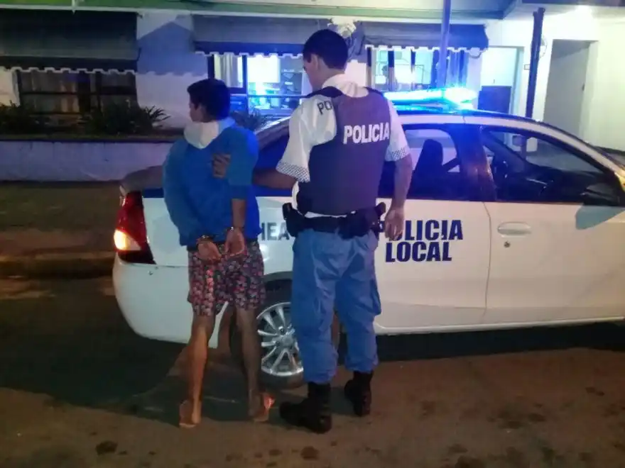 Llevaba una piedra y trató de robarle a un joven en la Villa