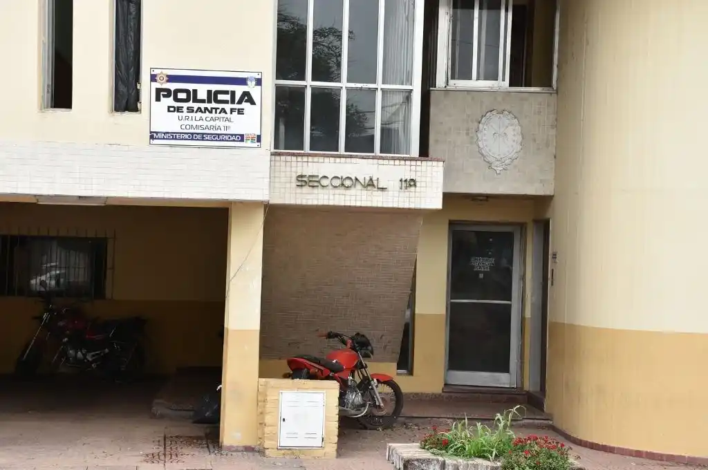 Allanaron la Comisaría 11° de la capital santafesina por presuntas irregularidades