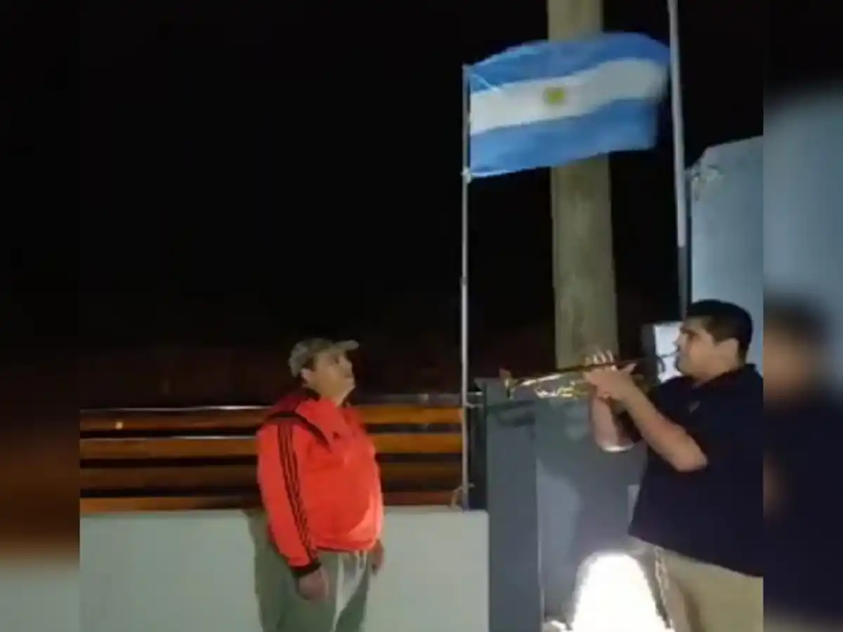 Un joven músico de Arroyito homenajeó a su padre veterano de la guerra de Malvinas