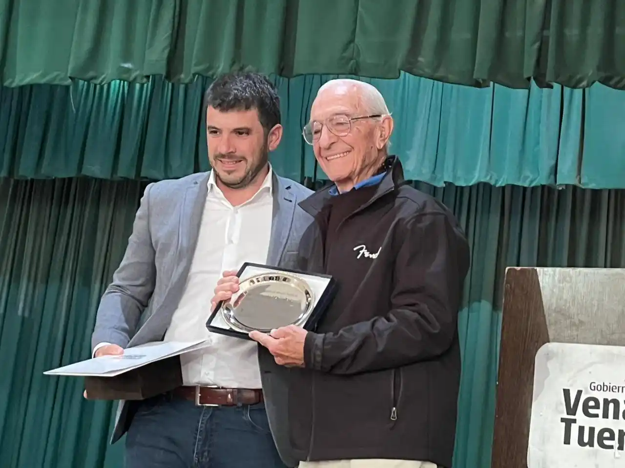 Gran reconocimiento al maestro Morelli. Foto: Sur24.