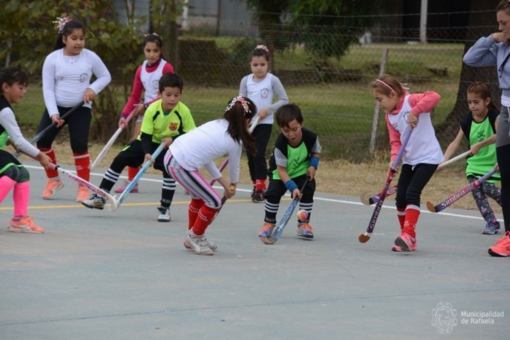 Futbol y Hockey en los barrios de la ciudad