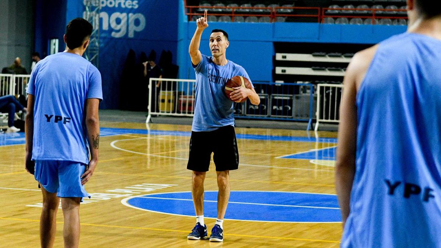 Prigioni estará ausente en esta ventana y Hernán Mandole será el entrenador principal | Foto Emilio Rapetti