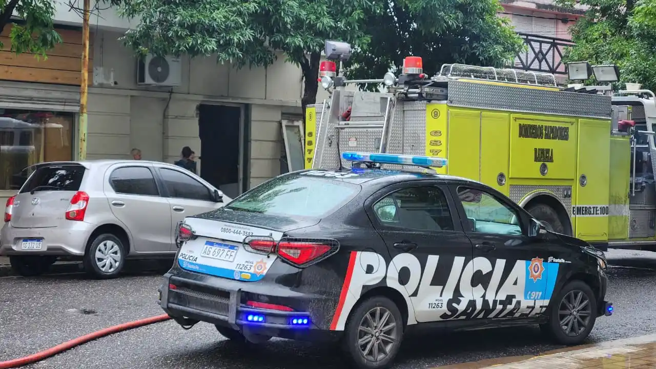 incendio fuego bomberos pdi bomberos zapadores rafaela llovizna bomberos voluntarios patrullero - 1