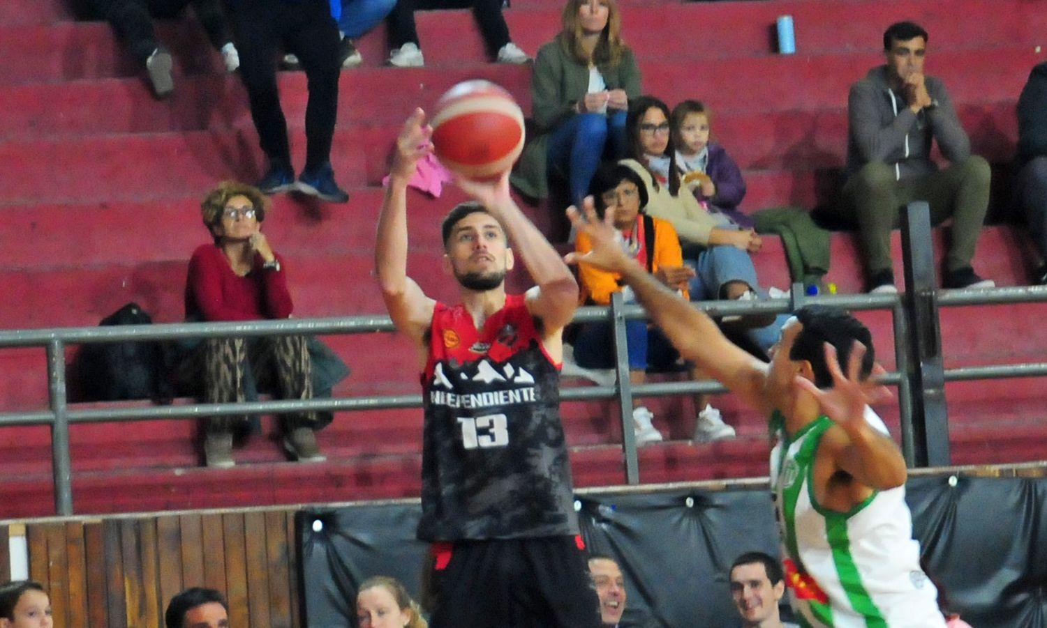 Independiente tuvo un sólido debut con victoria sobre Rivadavia