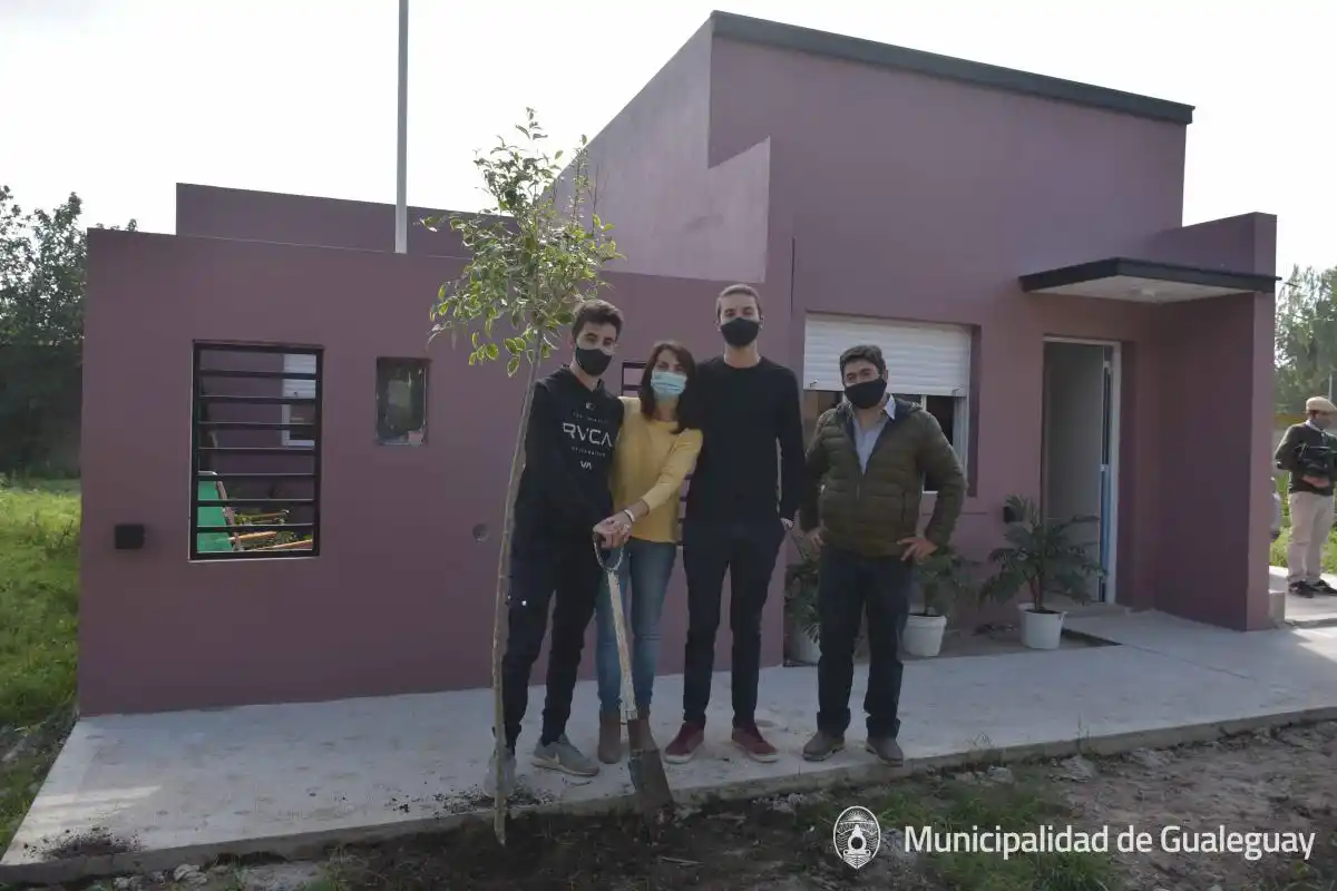 Tené tu Casa 2: entregaron una nueva vivienda 