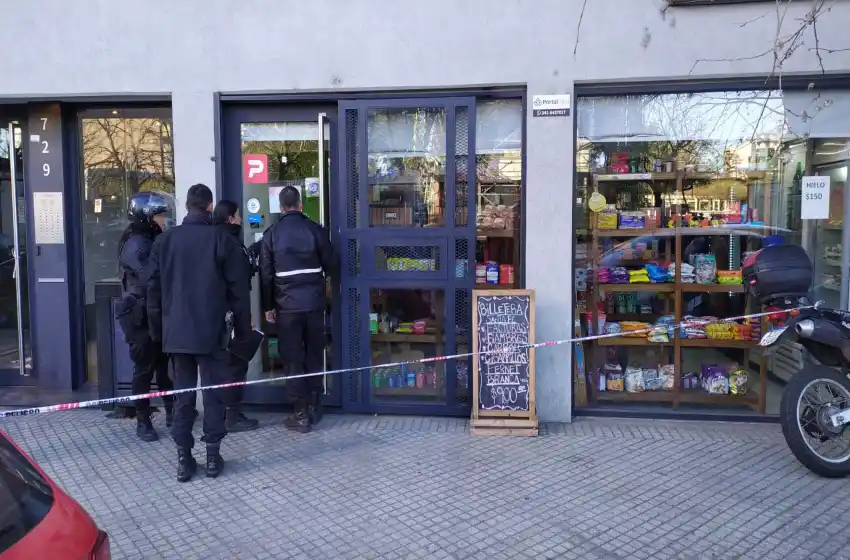 Violento asalto a un minimarket en zona de facultades y a metros de la terminal