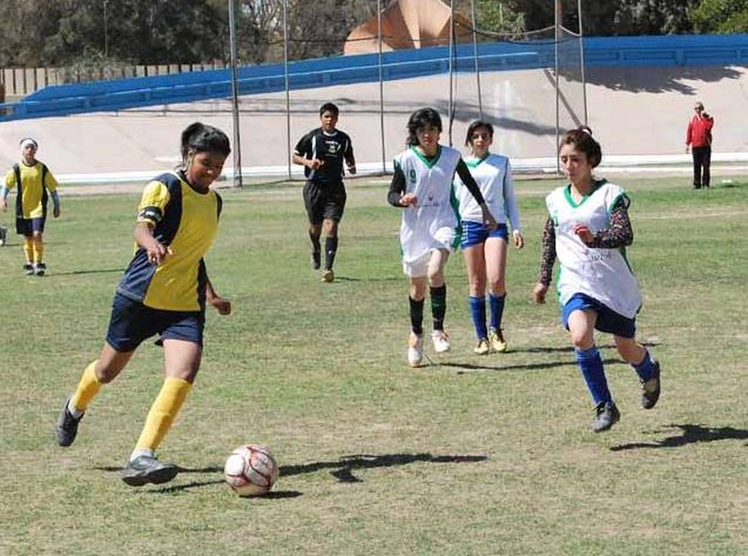 Realizarán un torneo de fútbol femenino solidario