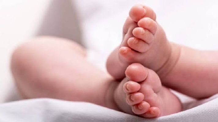 ¡DOLOROSO! Niña enterrada en el patio de su casa habría muerto por deshidratación
