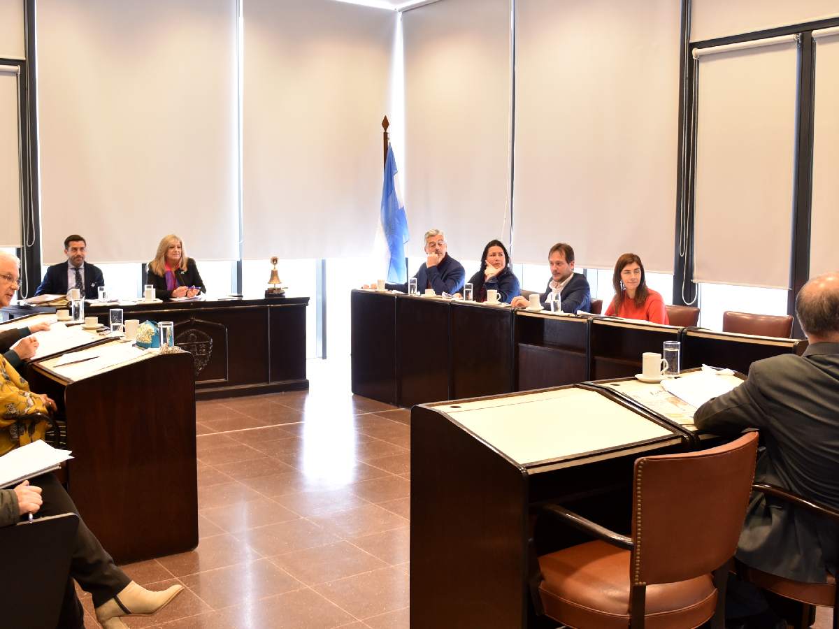 El municipio extendió  el plazo que limita  la radicación de  grandes comercios   