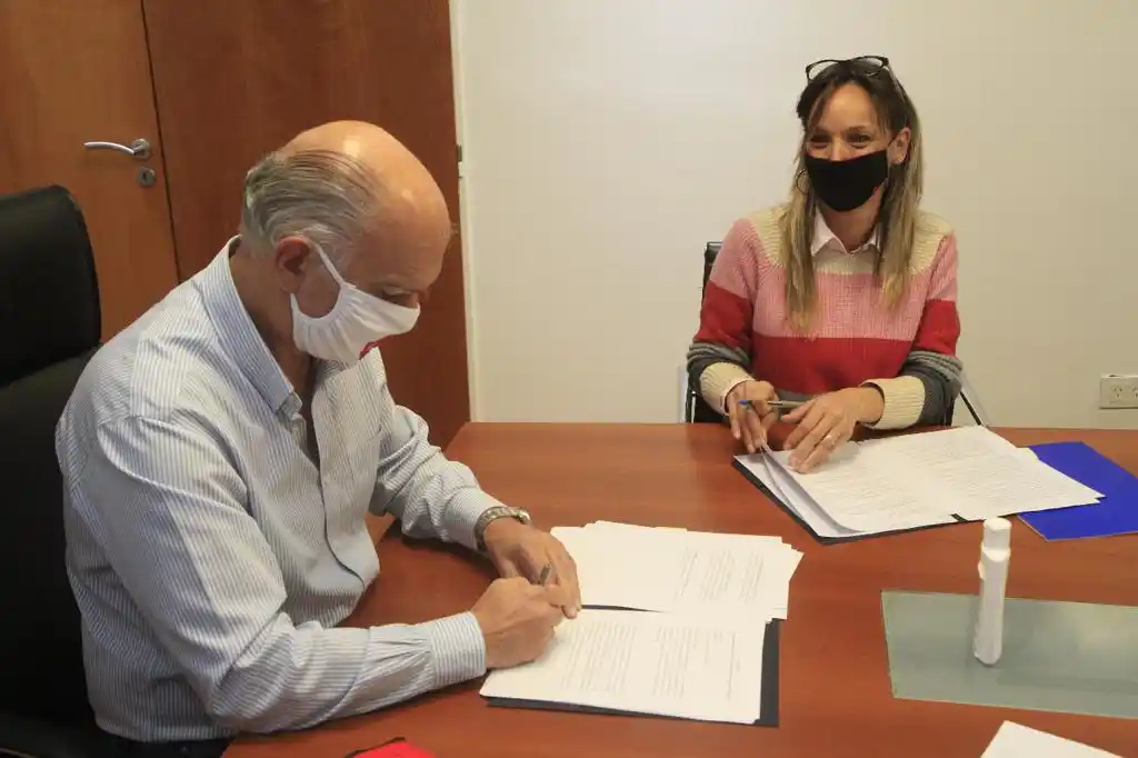 Lanús: Galmarini y Grindetti firmaron convenio para ampliación de red de agua y cloacas