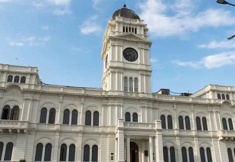 El gobierno y los gremios docentes retoman el diálogo hoy lunes
