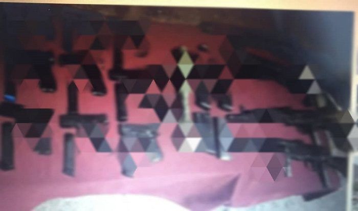 ¡Explosivos y fusiles! Con armas de guerra Malony enfrentó a la policía en San Juan de Las Galdonas