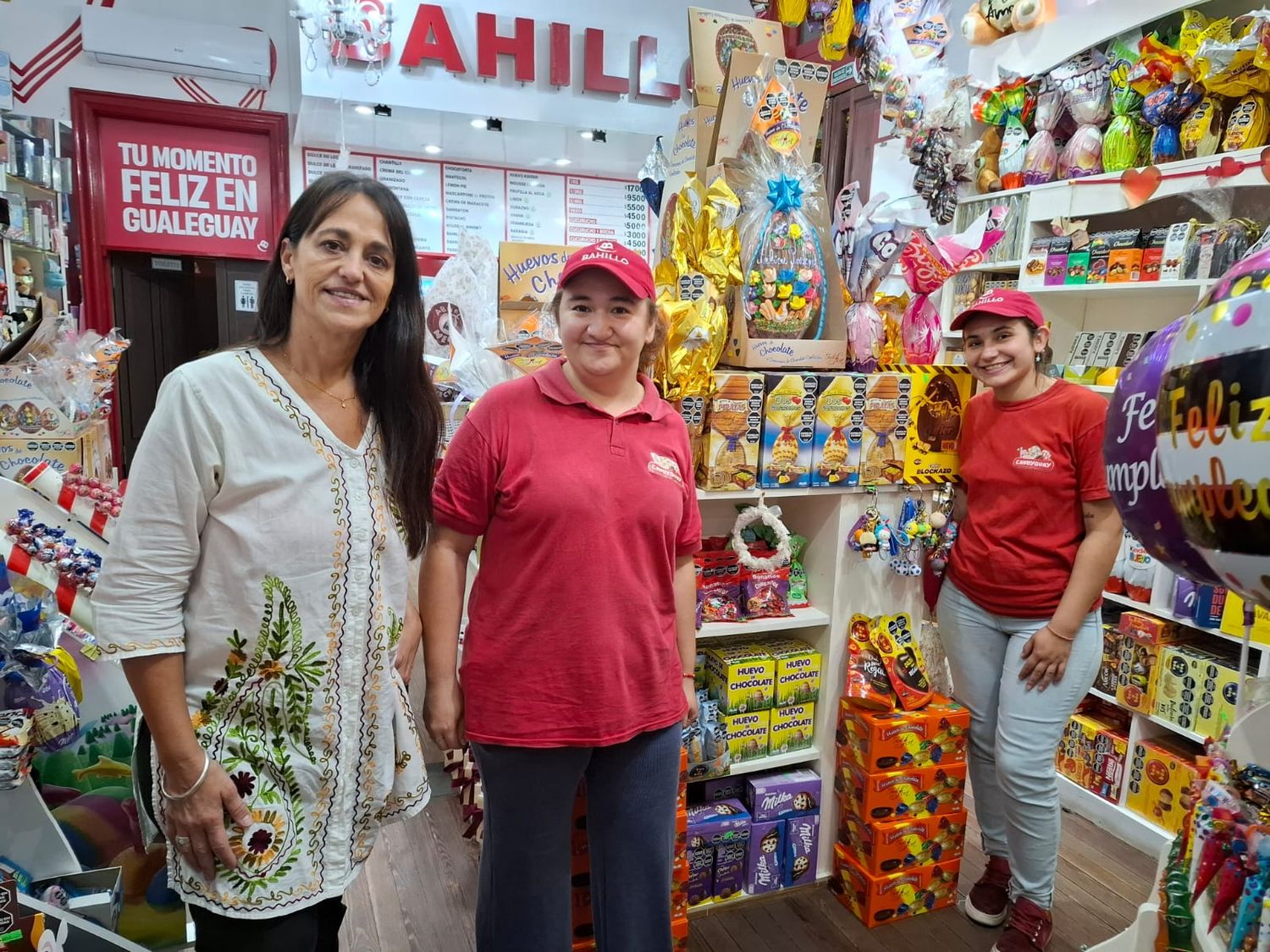 Lila Costa junto a colaboradoras en  el local de Urquiza y 25 de Mayo