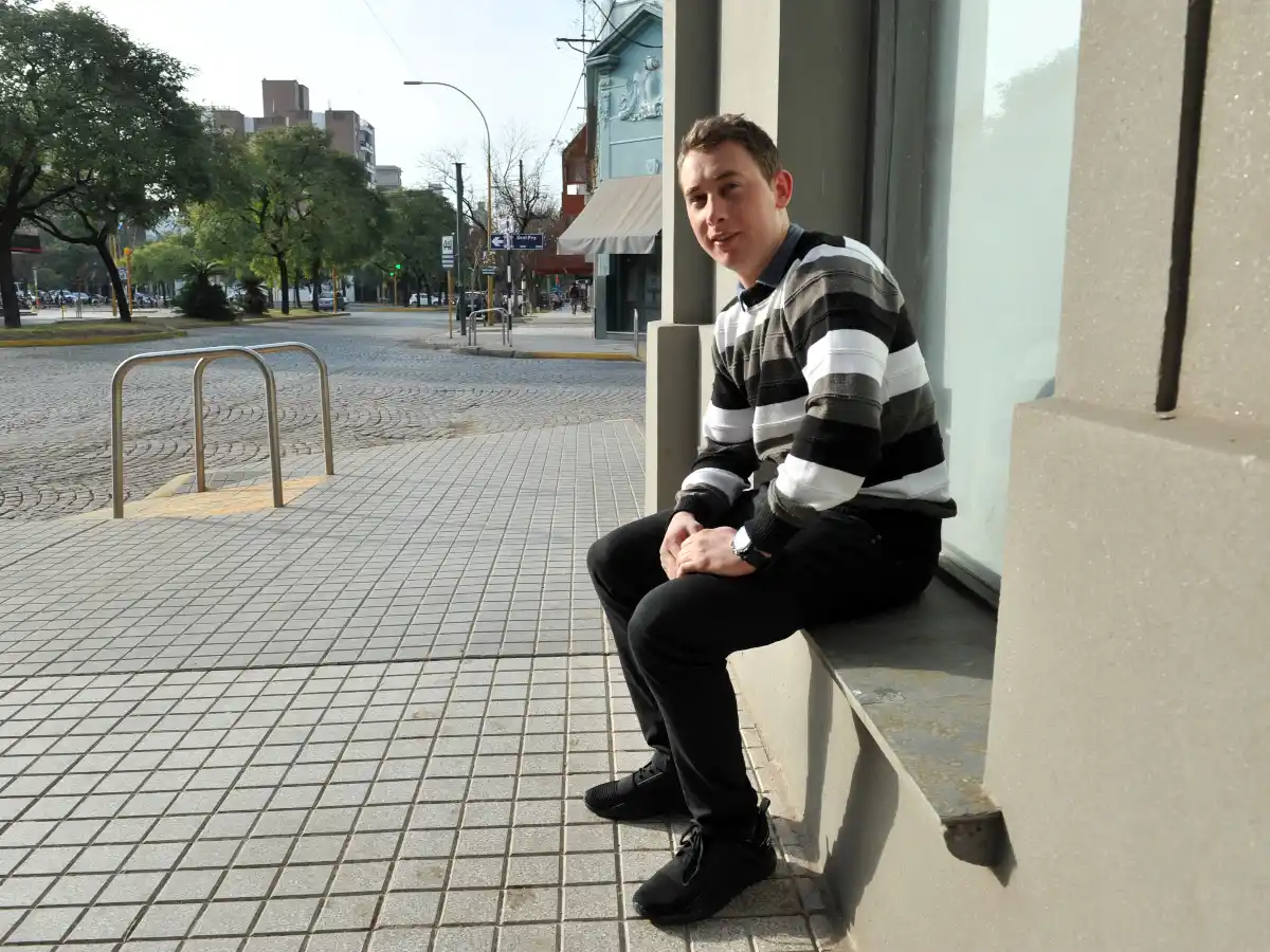 Dejar atrás una infancia difícil para escribir una historia de superación