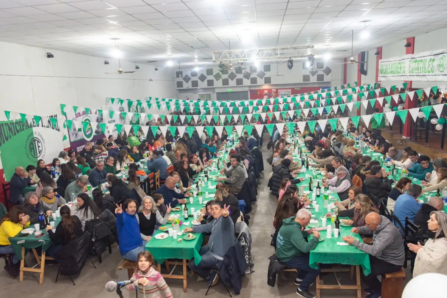 El nutrido almuerzo de ATE para celebrar el Día del Trabajador estatal.
