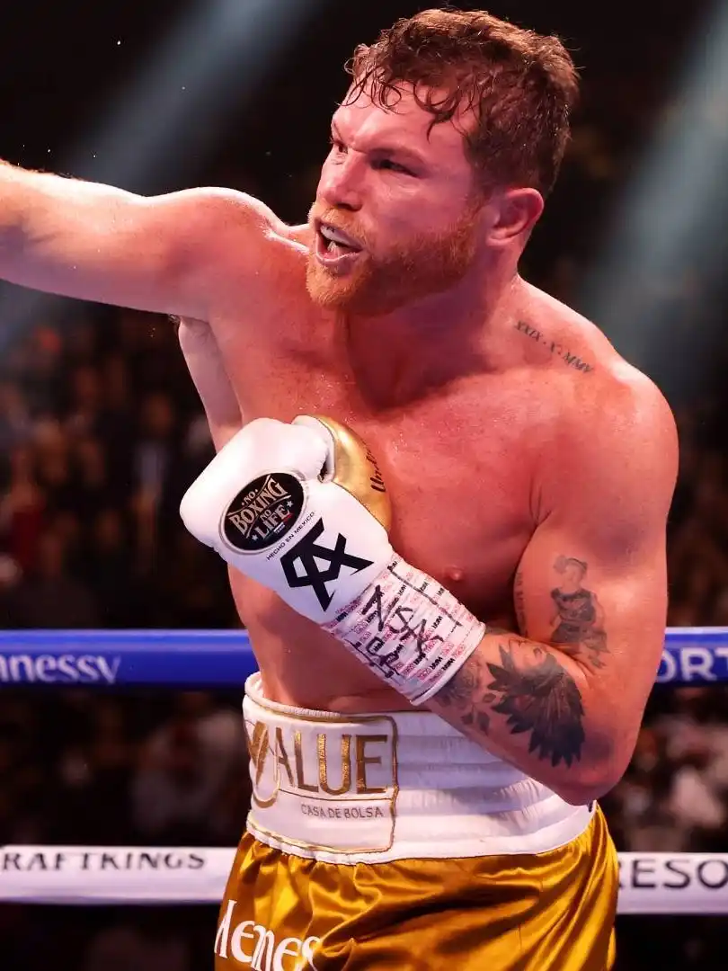 Canelo Álvarez ajusta su reloj biológico para defender su reinado en Arabia