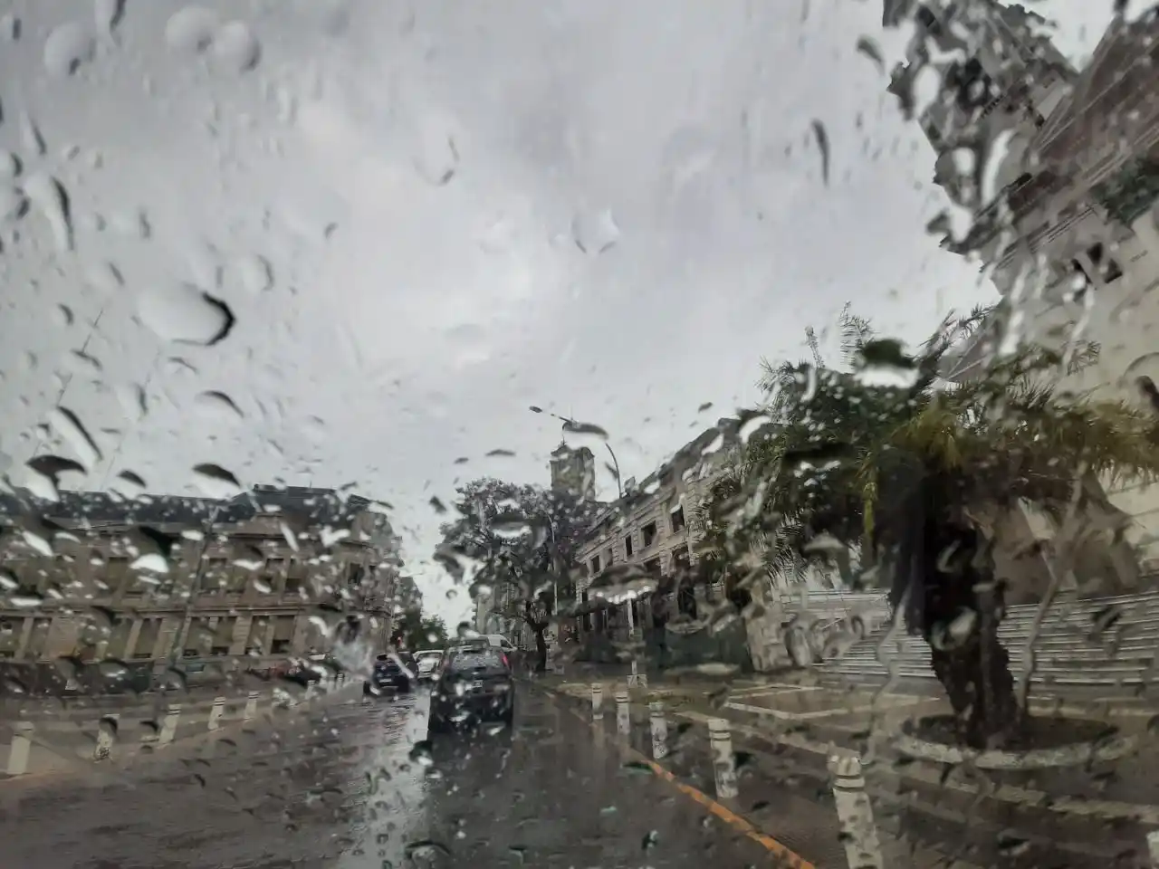 La Municipalidad de Paraná despliega operativos para asistir a familias por la tormenta