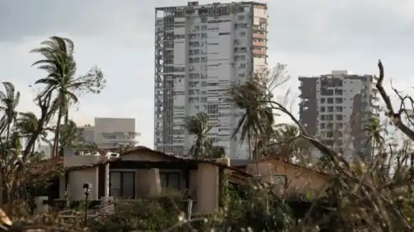 43 muertos y 36 desaparecidos por paso del huracán Otis en el sur de México