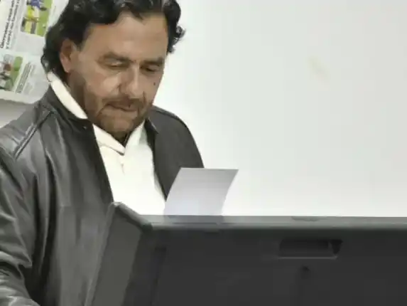 El gobernador de Salta, Gustavo Sáenz, parece estar tranquilo con el resultado que obtuvo la jornada electoral del domingo.