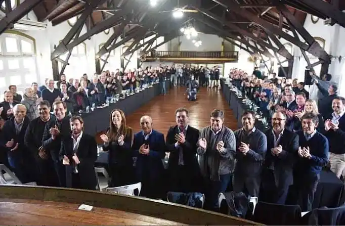 Gargaglione en reunión con Vidal y otros 67 intendentes
